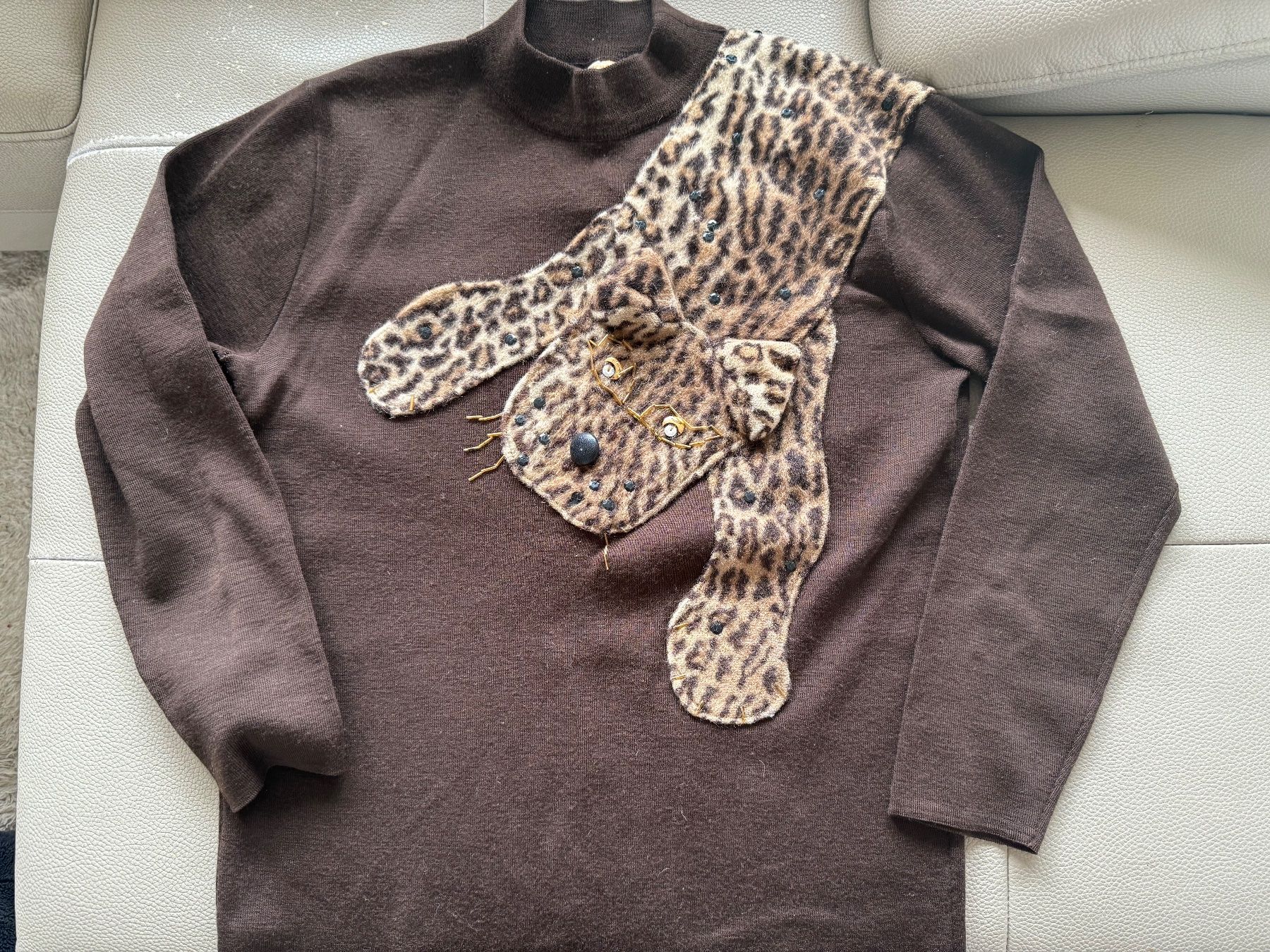 Lotti di vestiti: Set aus 2 Pullover Leo Print, Gr. M, top Zustand – Usato da Affoltern am Albis venduto da Rinale 3