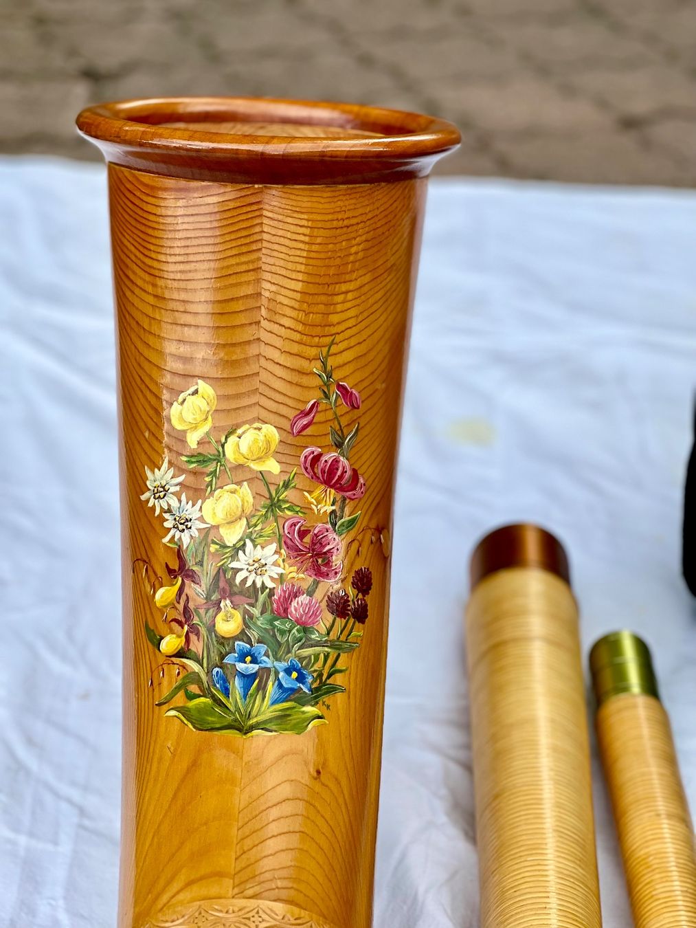 Musikinstrumente: Wunderschönes bemaltes CH-Alphorn mit Tasche – Gebraucht aus Baar von Rmedicus 1