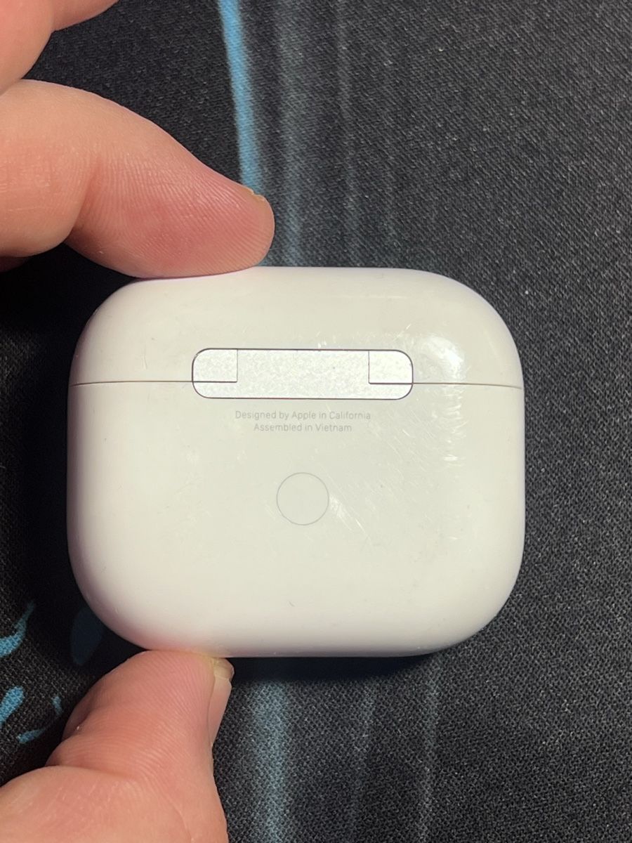 Chargements: AirPods Ladecase A2897 Original – D'occasion à Wädenswil par dai_2bcv 2
