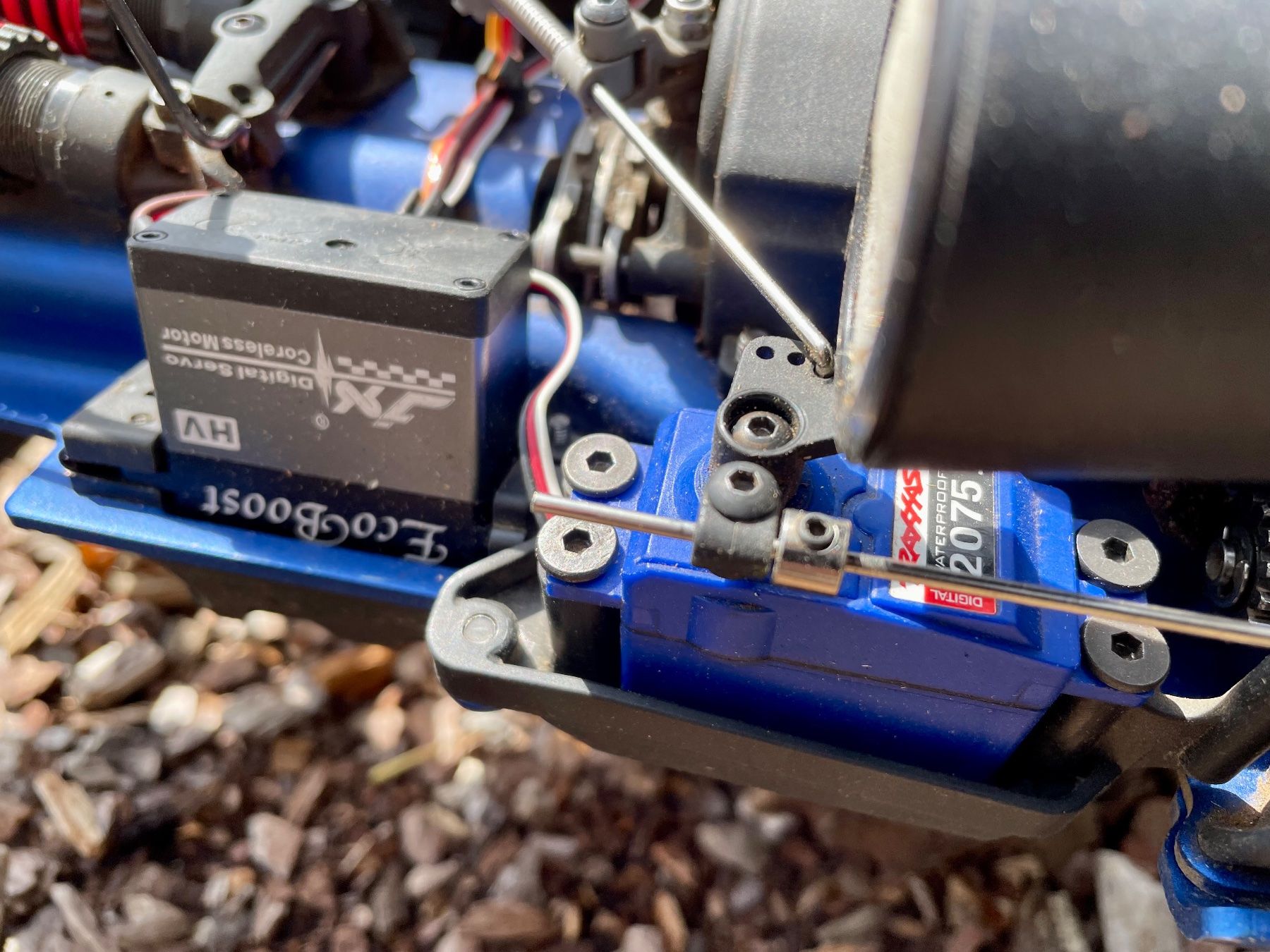 Traxxas RC Modellbau: Traxxas Revo 3.3 – Gebraucht aus Echandens von  4