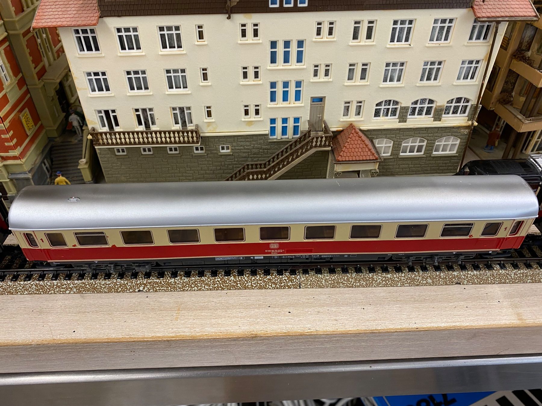 Märklin Modelleisenbahnen: Märklin 3357 DB BR 103 TEE Zug – Gebraucht aus Lupsingen von New-Haven 3