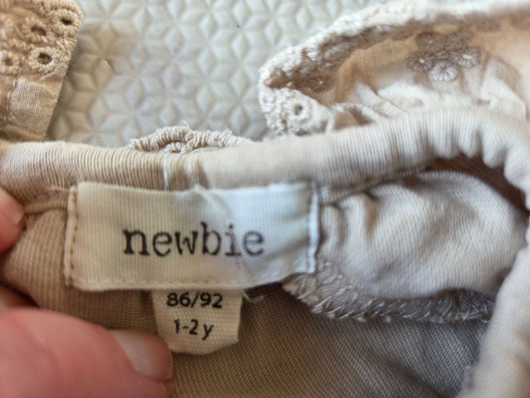 Maglioni & Felpe: Newbie Langarmshirt, Gr. 86/92, Couvertversand – Usato da Seftigen venduto da Durham01 2