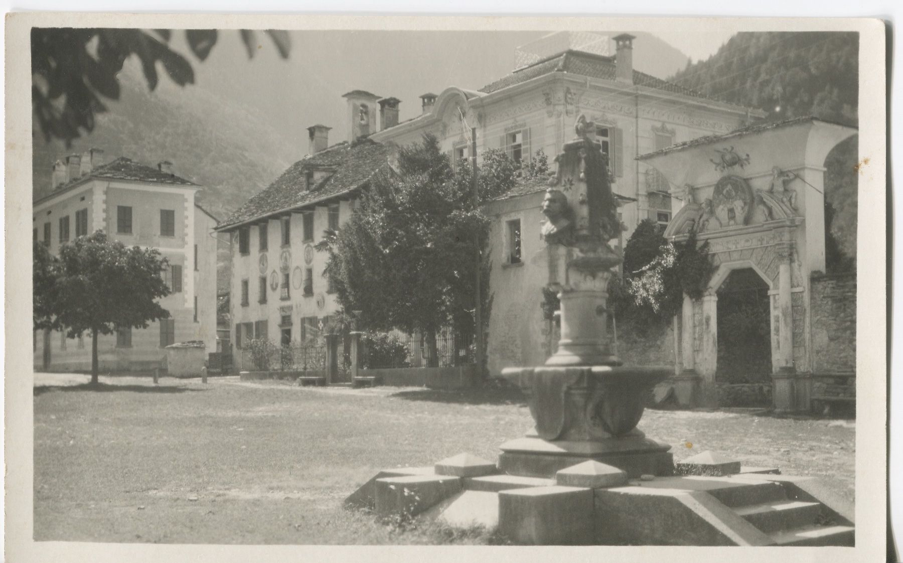 Cartoline postali: Cevio la Piazza circa 1930 – Usato da coglio venduto da Tascia1