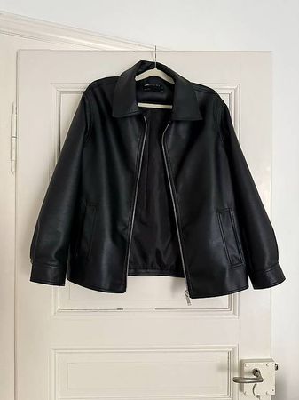 Schwarze Kunstleder Jacke von ASOS - Top Zustand!