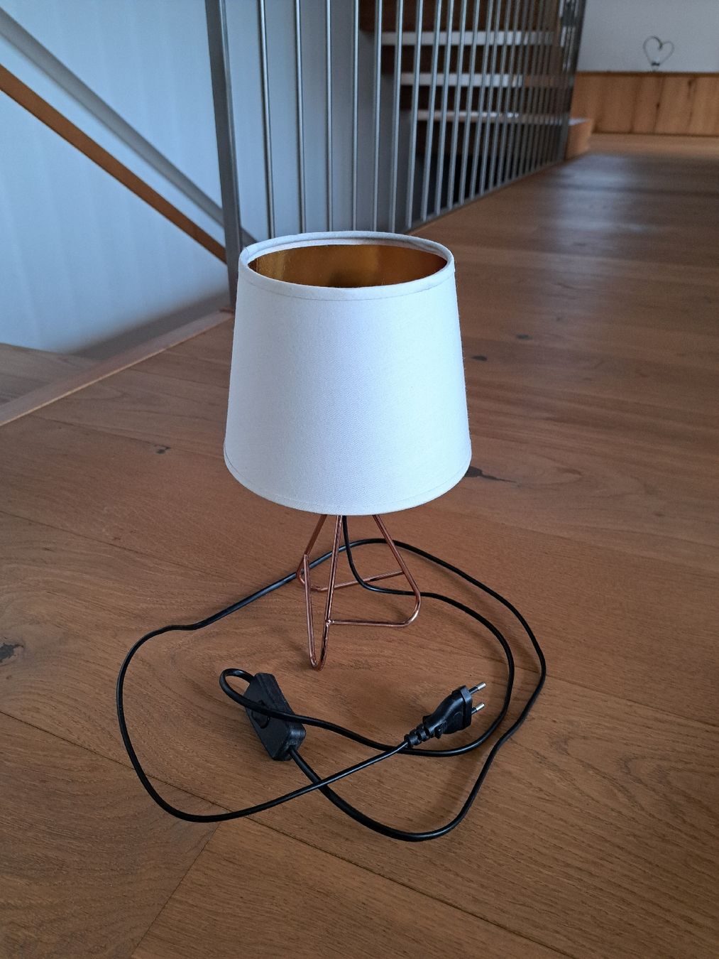 Lampen: Schicke Nachttischlampe mit weissem Schirm – Gebraucht aus Visperterminen von heinzi_02 1