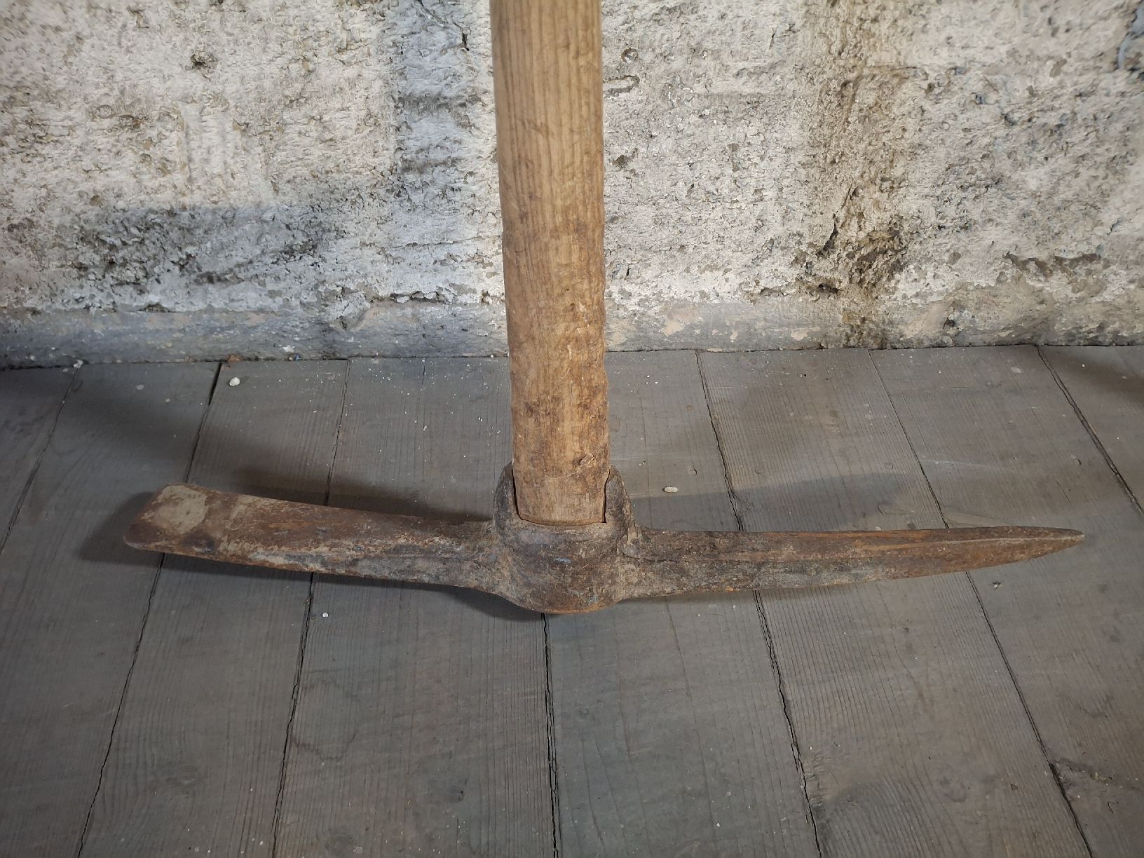 Attrezzatura da arrampicata: Pickel mit Holzstiel – Usato da Zürich venduto da iddlyriddly 1