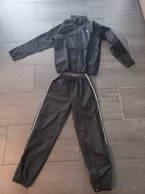 Ensembles: A vendre ensemble imperméable junior – D'occasion à Onnens FR par oma_7ngq