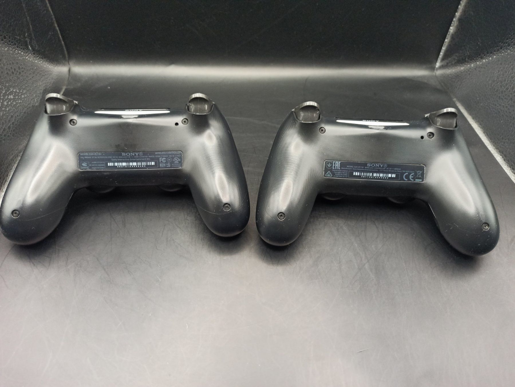 Controller: 2 x Original Controller Sony PS4 Wireless DualShock 4 V2 – Usato da Oberweningen venduto da mar_87mx 7