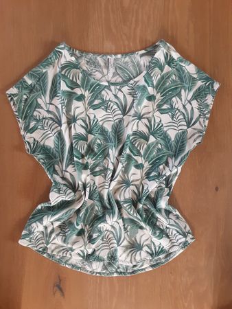 Schönes Blüsli/Shirt  Gr.S  wenig getragen!