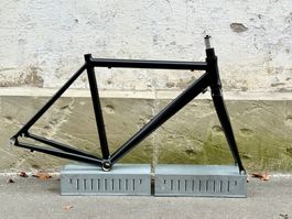 PRICE BLACK ANODISED Alu Rennvelo Rahmen TOPZUSTAND 2601 *