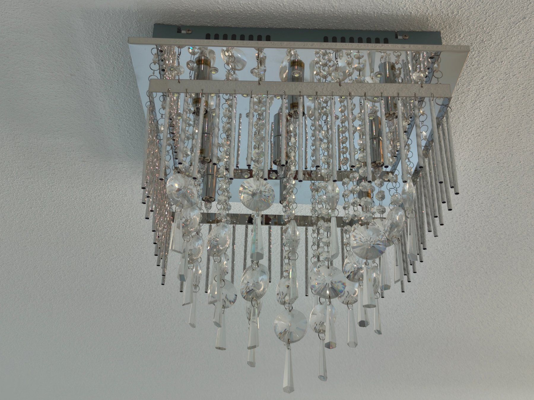 Kronleuchter & Deckenlampen: Elegante Deckenleuchte mit Kristallanhängern – Gebraucht aus Nussbaumen AG von pabitra05