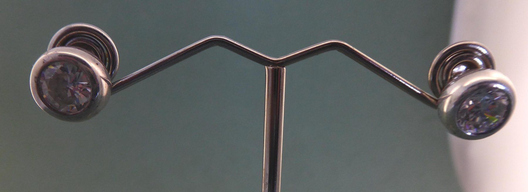 Ohrringe & -stecker: Ohrstecker 925 Silber mit synthetischen Steinen – Gebraucht aus Muri AG von silvermouse007