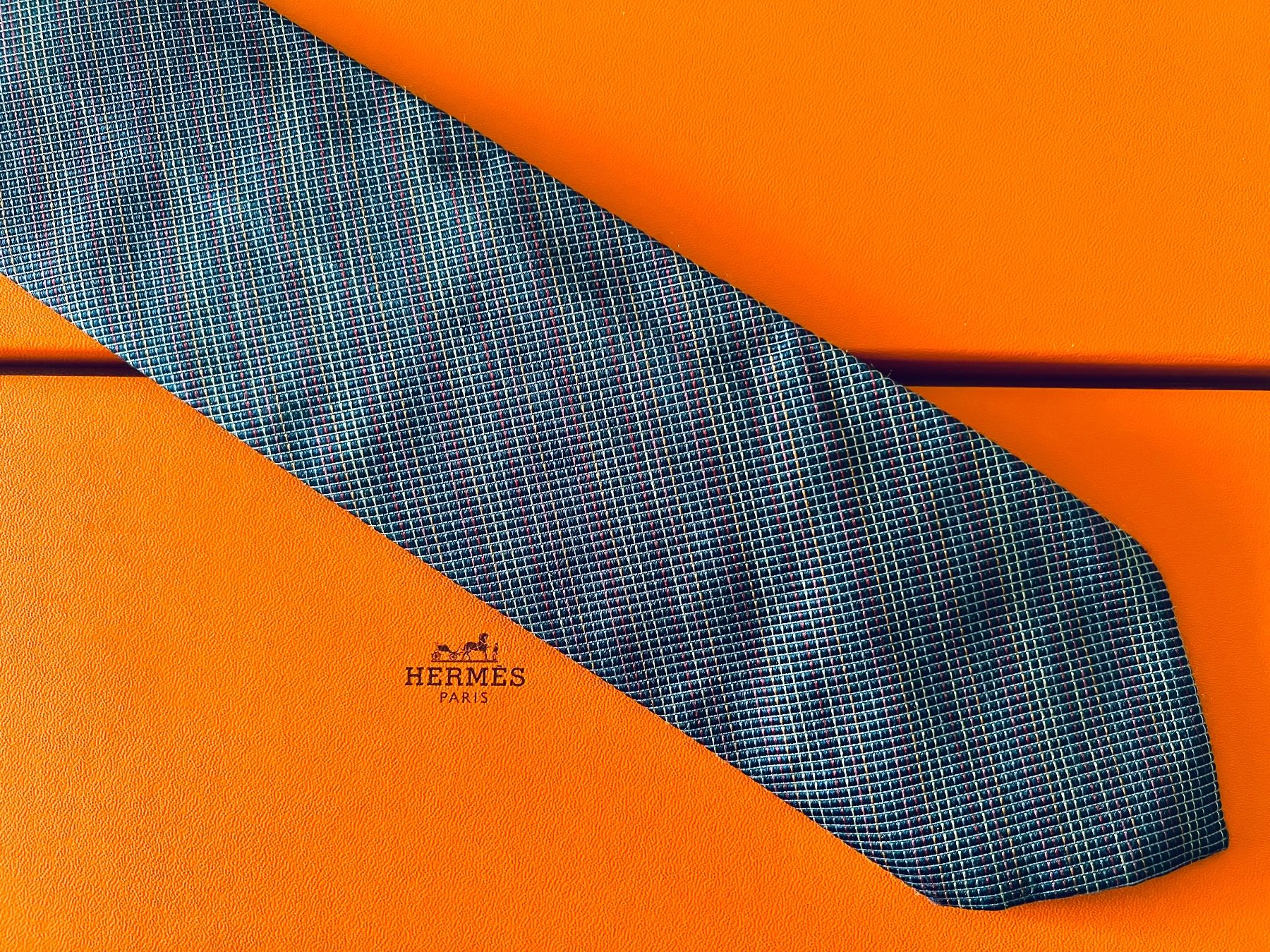 Hermès Krawatten: Cravate HERMES-Paris „Multicolor Net“ - avec box original – Neu (gemäss Beschreibung) aus Le Mont-sur-Lausanne von luxurylover 1