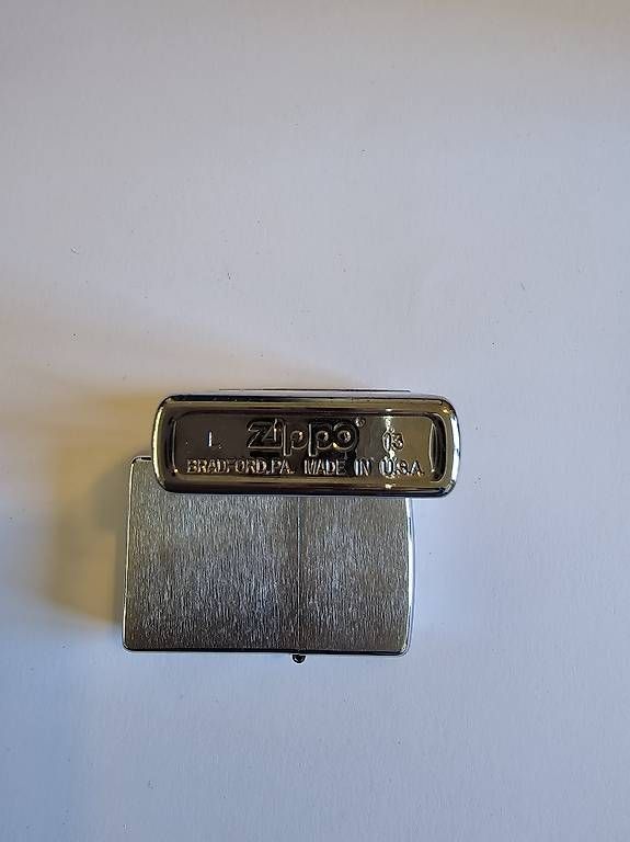 Zippo Accendini: ZIPPO mit Vampirmund – Usato da St. Gallen venduto da Murita 2