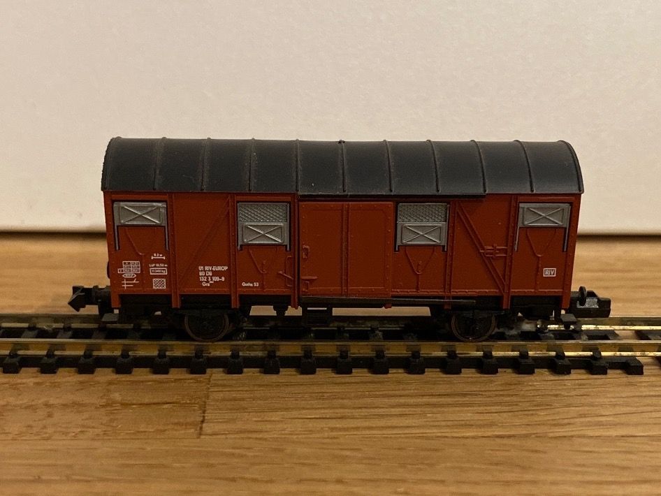 Fleischmann Modellini di ferrovie: Fleischmann 8330 Gedeckter Güterwagen – Nuovo (secondo la descrizione) da Schlierbach venduto da Look8