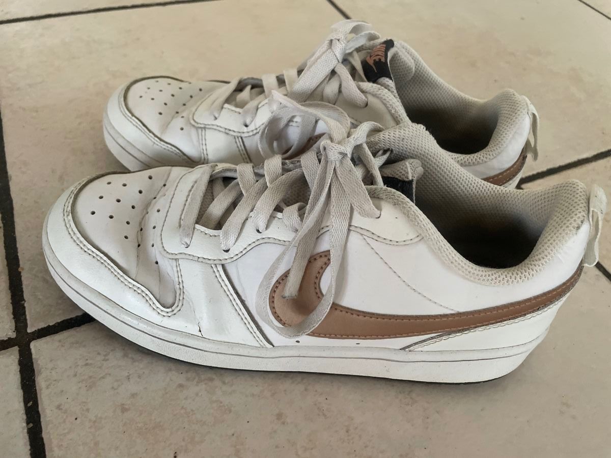 Nike Scarpe per ragazze: Weisse Nike Turnschuhe/Sneaker Gr.39 – Usato da Obergerlafingen venduto da cabo4