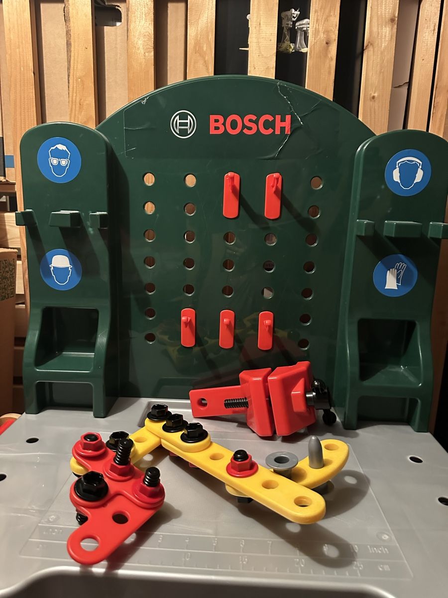 Spielzeuge: Bosch Work Station Toy Tool Bench Set Used – Gebraucht aus Zürich von car_68nt 1