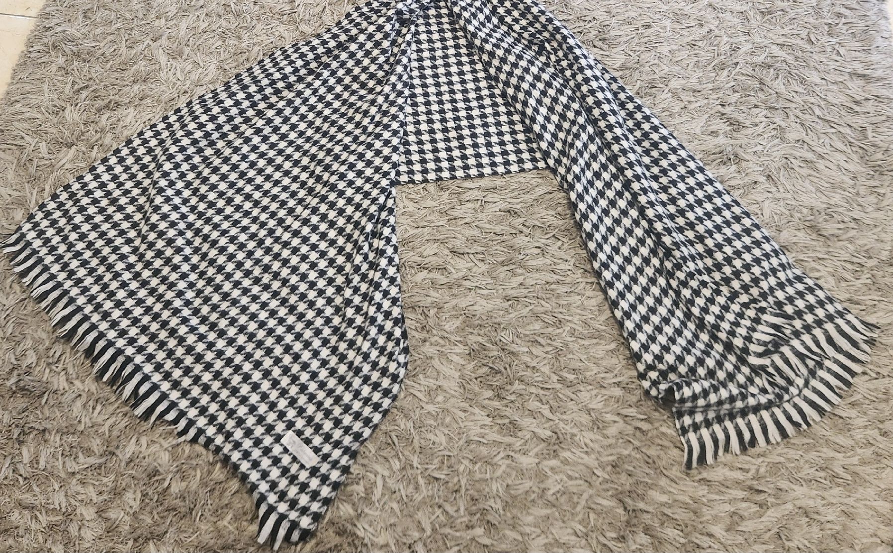 Foulard & Sciarpe: Foulard Pashmina 100% Cachemire noir/blanc – Usato da Niedergösgen venduto da Eva2410 7
