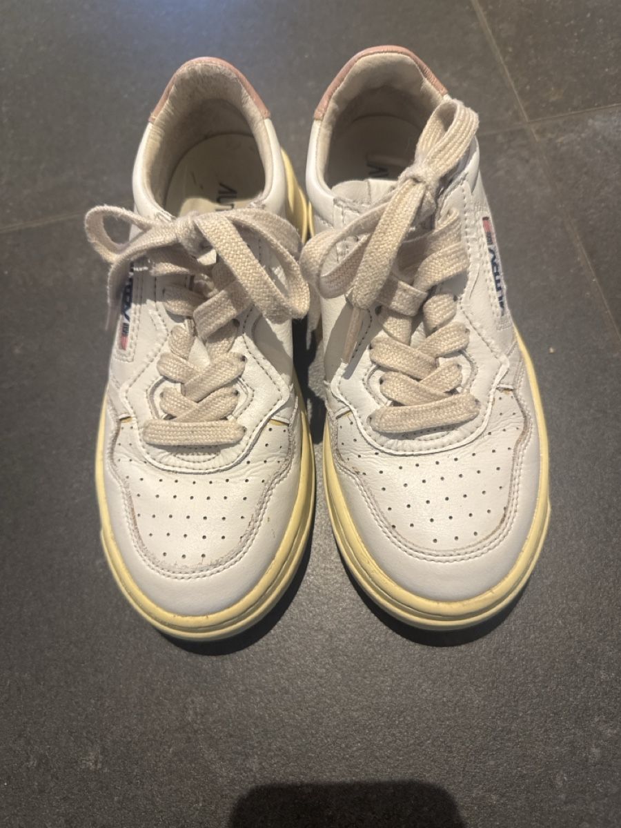 Autry Schuhe für Mädchen: Autry Sneaker Grösse 32 – Gebraucht aus Muttenz von Winzaren