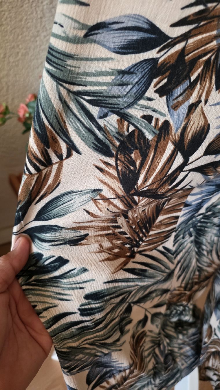 Pantaloni: Damen Hose Blumenmuster Grösse M  – Usato da Klingnau venduto da fairy.princess 2