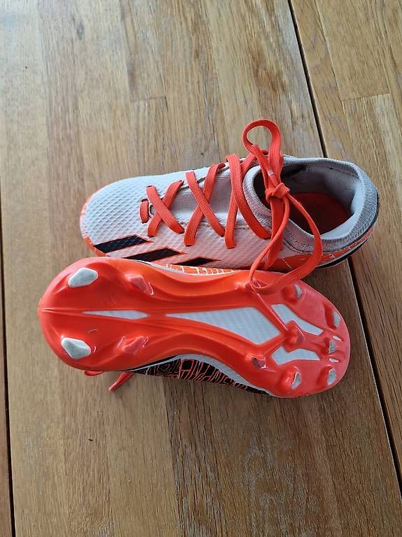 Scarpe per ragazzi: Kinderfussballschuhe (Gr. 30.5) – Usato da Zürich venduto da Rip2 1