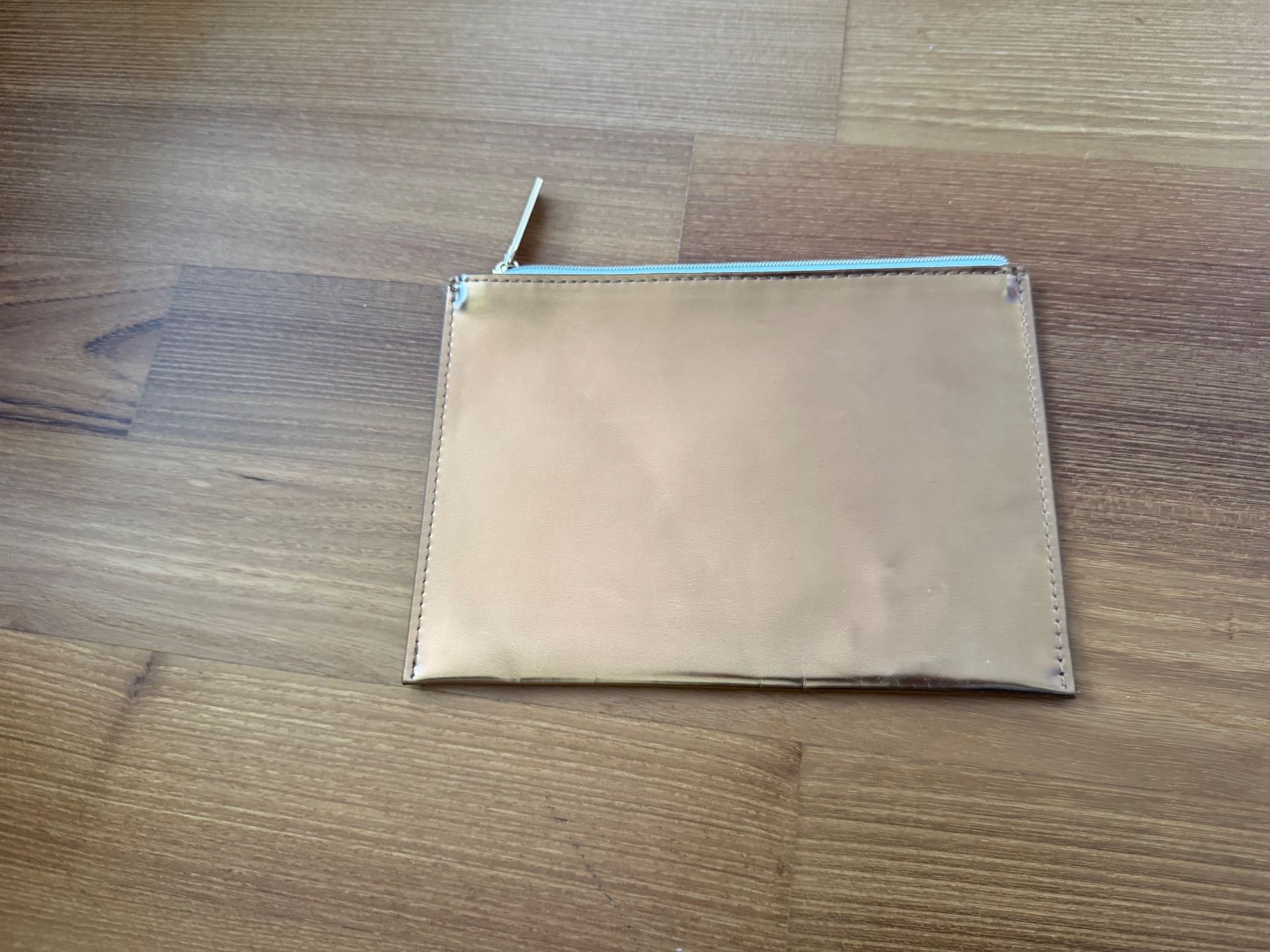 Mugler Custodie per cosmetici: Kosmetiktasche Mugler goldfarben – Usato da Buchs SG venduto da VintageHomeCH 1