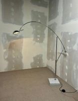 Design Stehlampe Bogenlampe, Granitsockel und Chromgestell