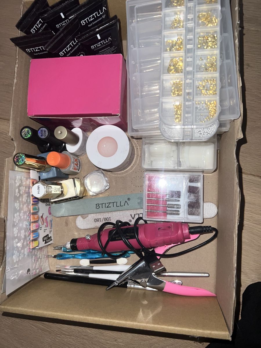 Künstliche Fingernägel: Nagel-set – Gebraucht aus Hindelbank von mal_dm9k