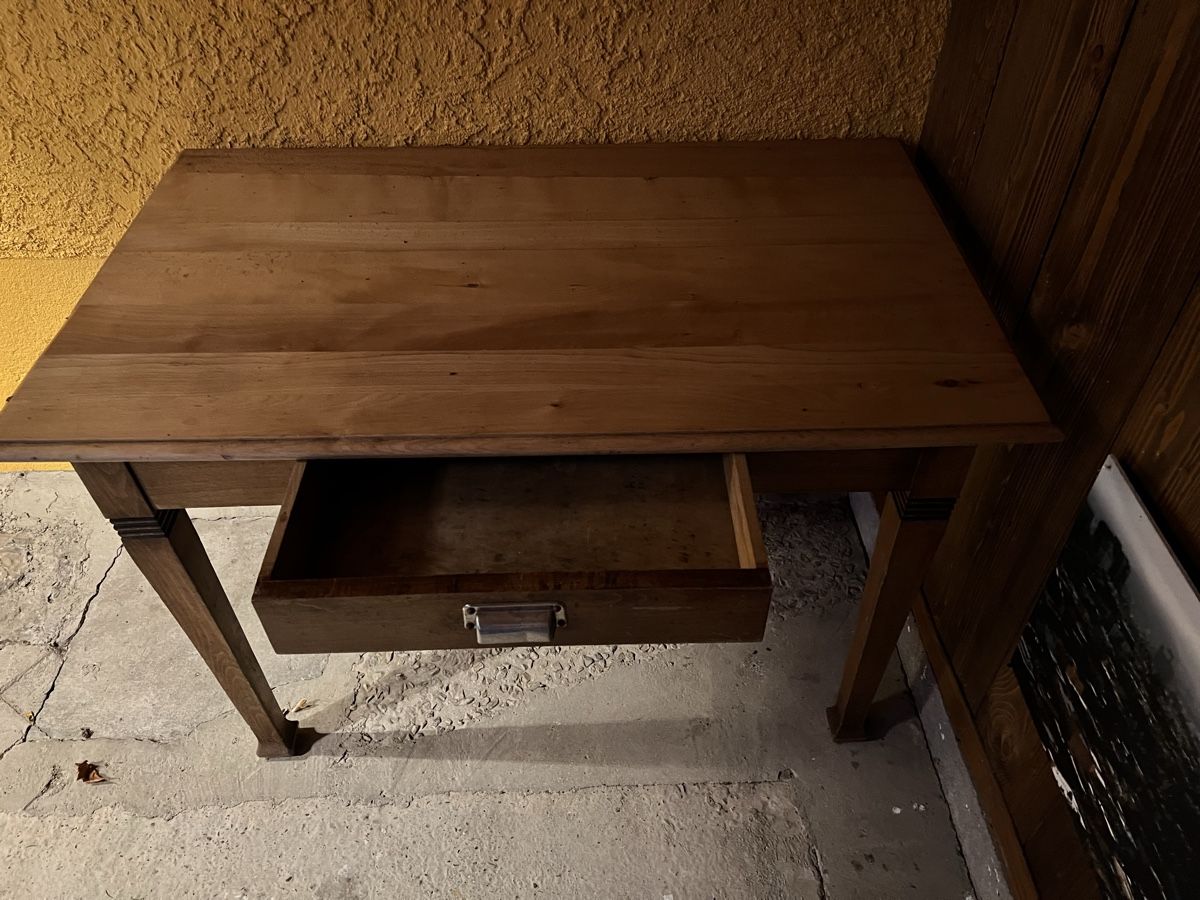 Tables: Holztisch mit Schublade – D'occasion à Münsingen par MCMLXXXI 1