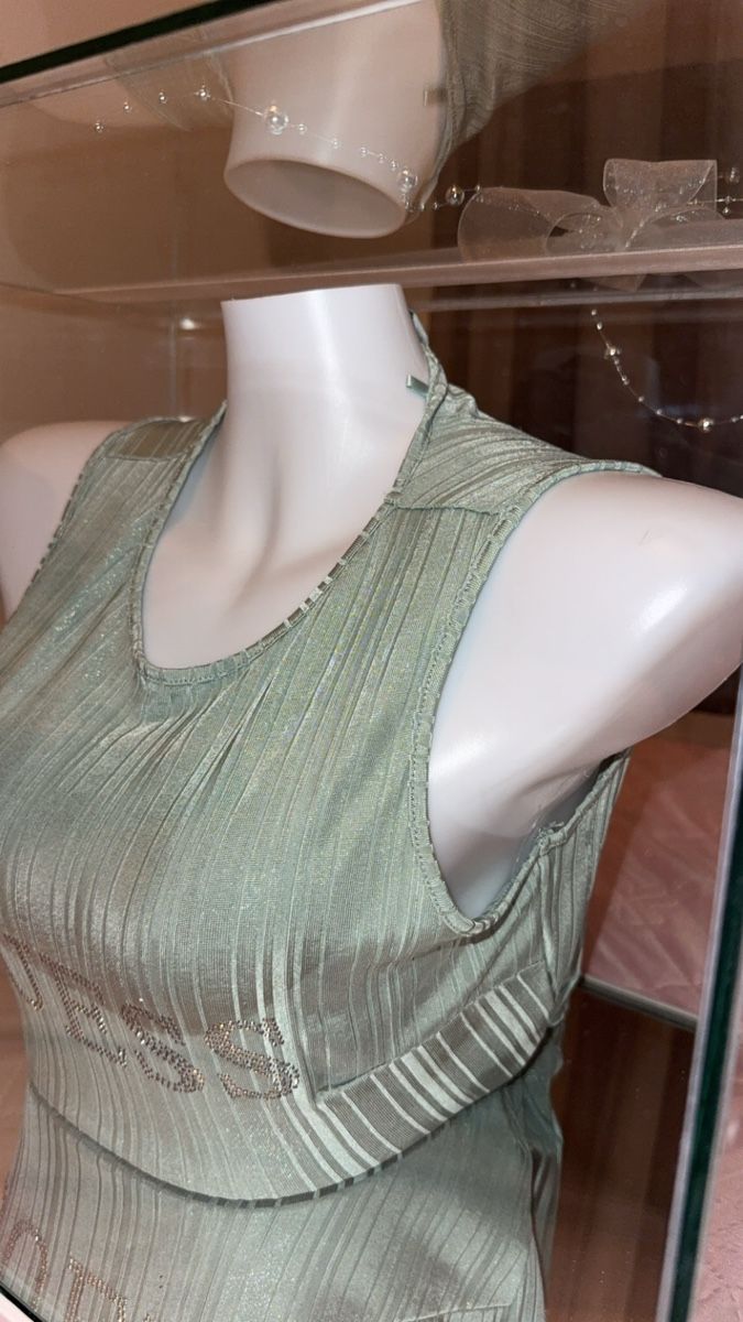 Guess Top: Guess Top mit Strass Grösse – Nuovo e nell'imballaggio originale da Buchs AG venduto da era_5wsj 2
