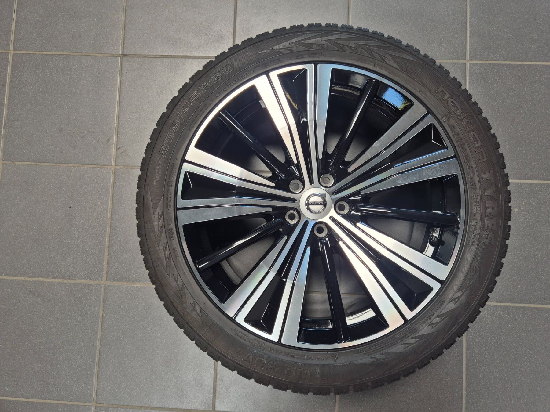 Volvo Pneus & Roues: Winterräder 20" Volvo XC60 – D'occasion à Winterthur par WEWi-Ersatzteile 1