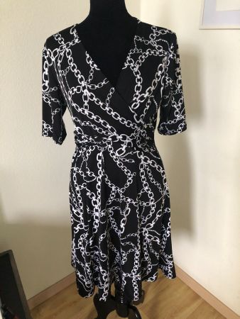 Sommerliches Wickelkleid mit Kettenmuster, Gr. S