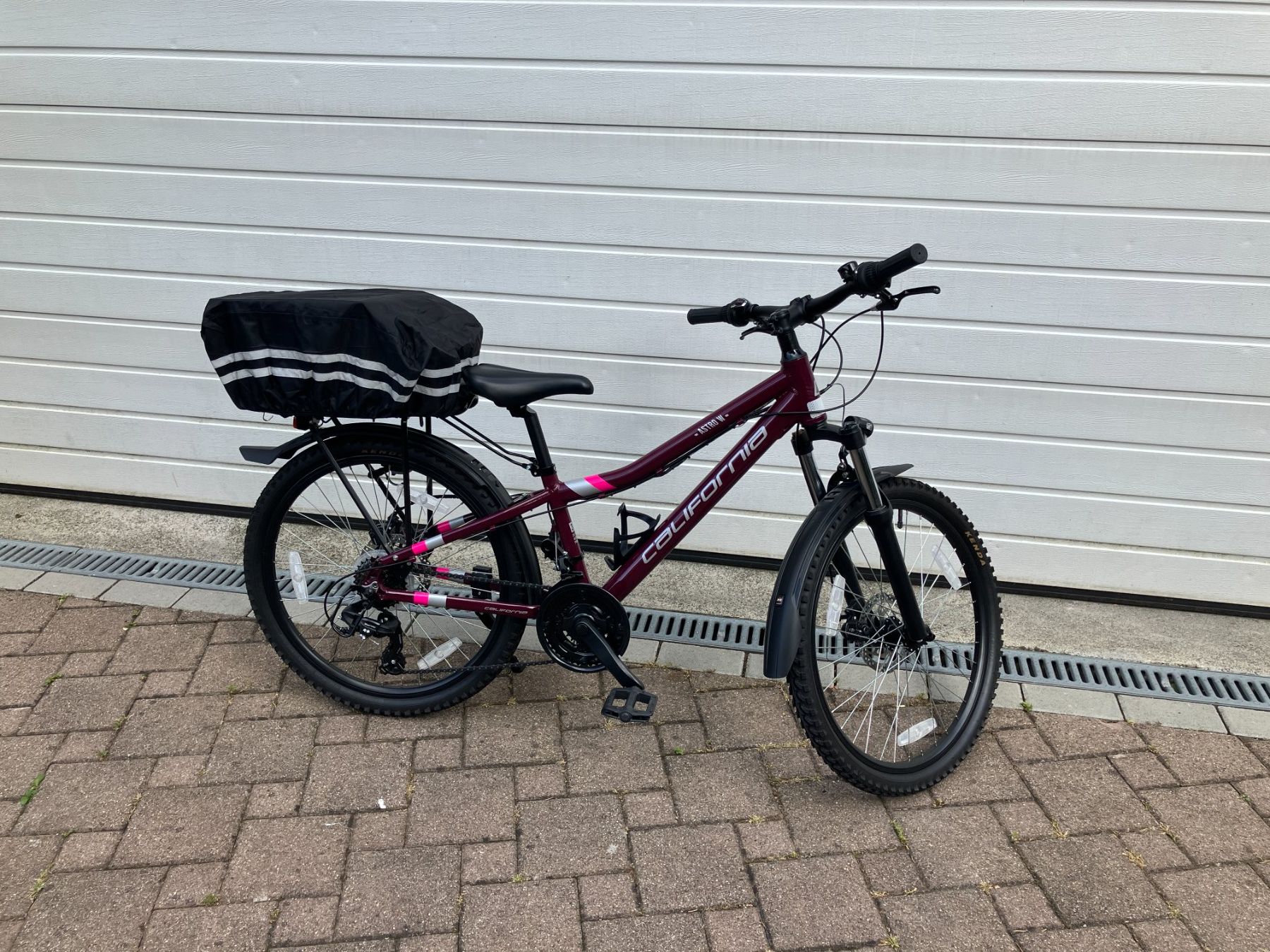 Vélos: Top Mädchenvelo 24" in dunkelrot mit Velocomputer – D'occasion à Abtwil AG par Swissraver 3