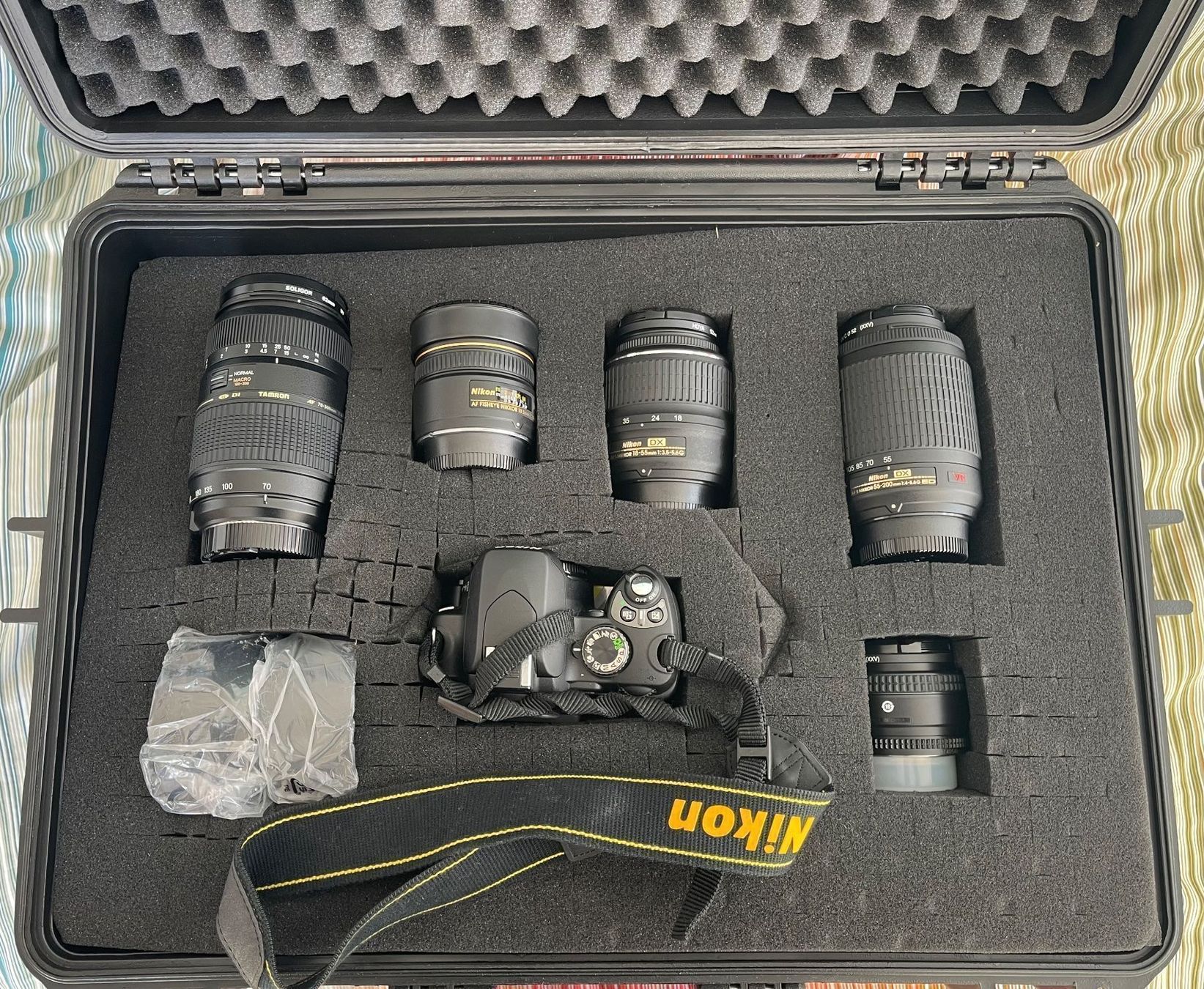 Nikon Fotocamera: Nikon Kamera + Zubehör Neu – Nuovo (secondo la descrizione) da Küsnacht ZH venduto da LuxuryBroker