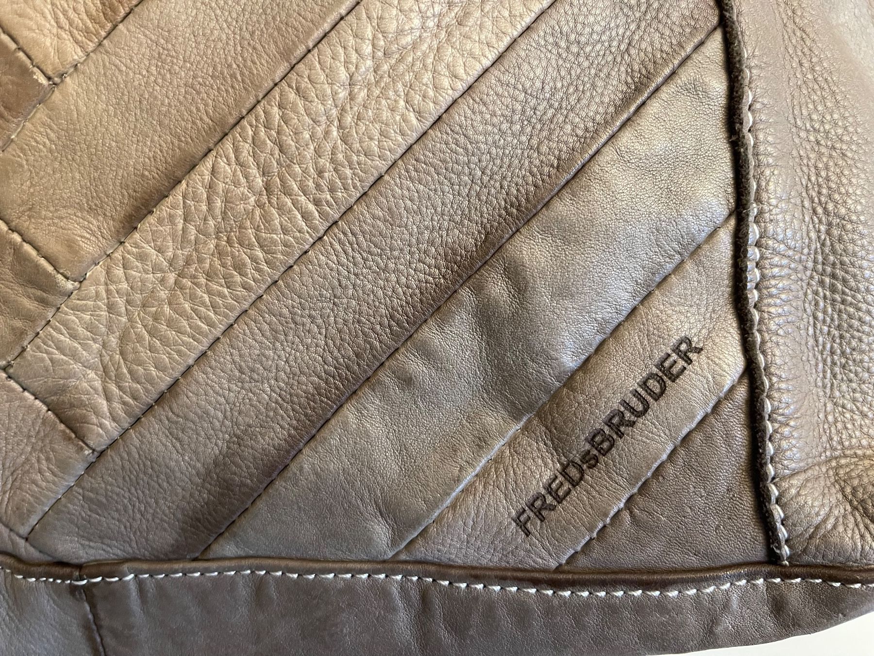 FredsBruder Borse da donna: FREDsBRUDER Handtasche Leder grau/braun – Usato da Meggen venduto da tulipe21 3