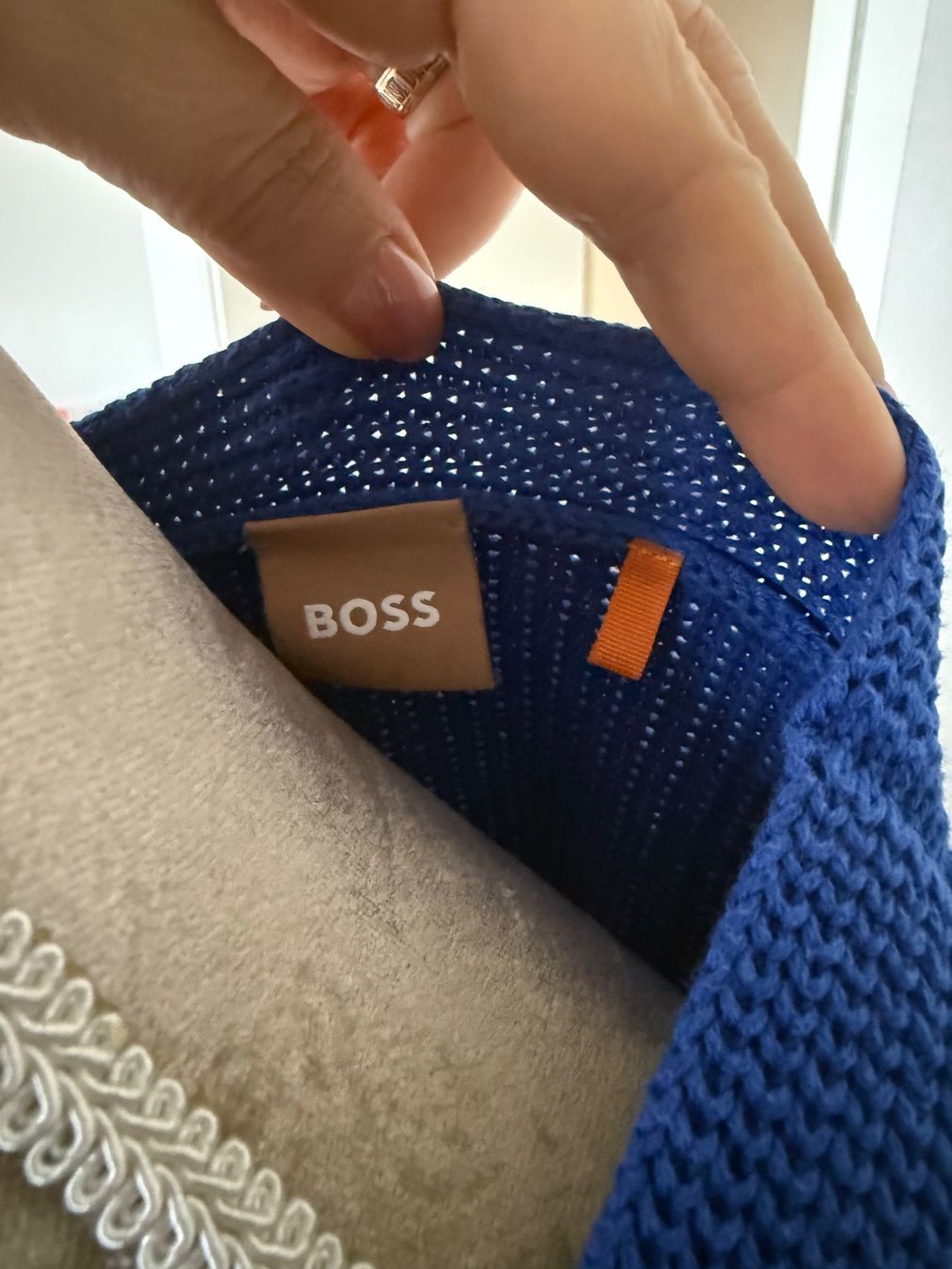 Hugo Boss Maglioni & Felpe: Wunderschöner kobaltblauer Pullover von Boss, Gr. L, neuwert – Nuovo (secondo la descrizione) da Kreuzlingen venduto da shopaholicatheart_3 4
