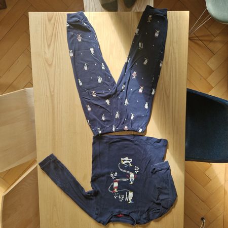 Kinder-Pyjama Gr. 110 / 116 mit lustigen Pinguinen