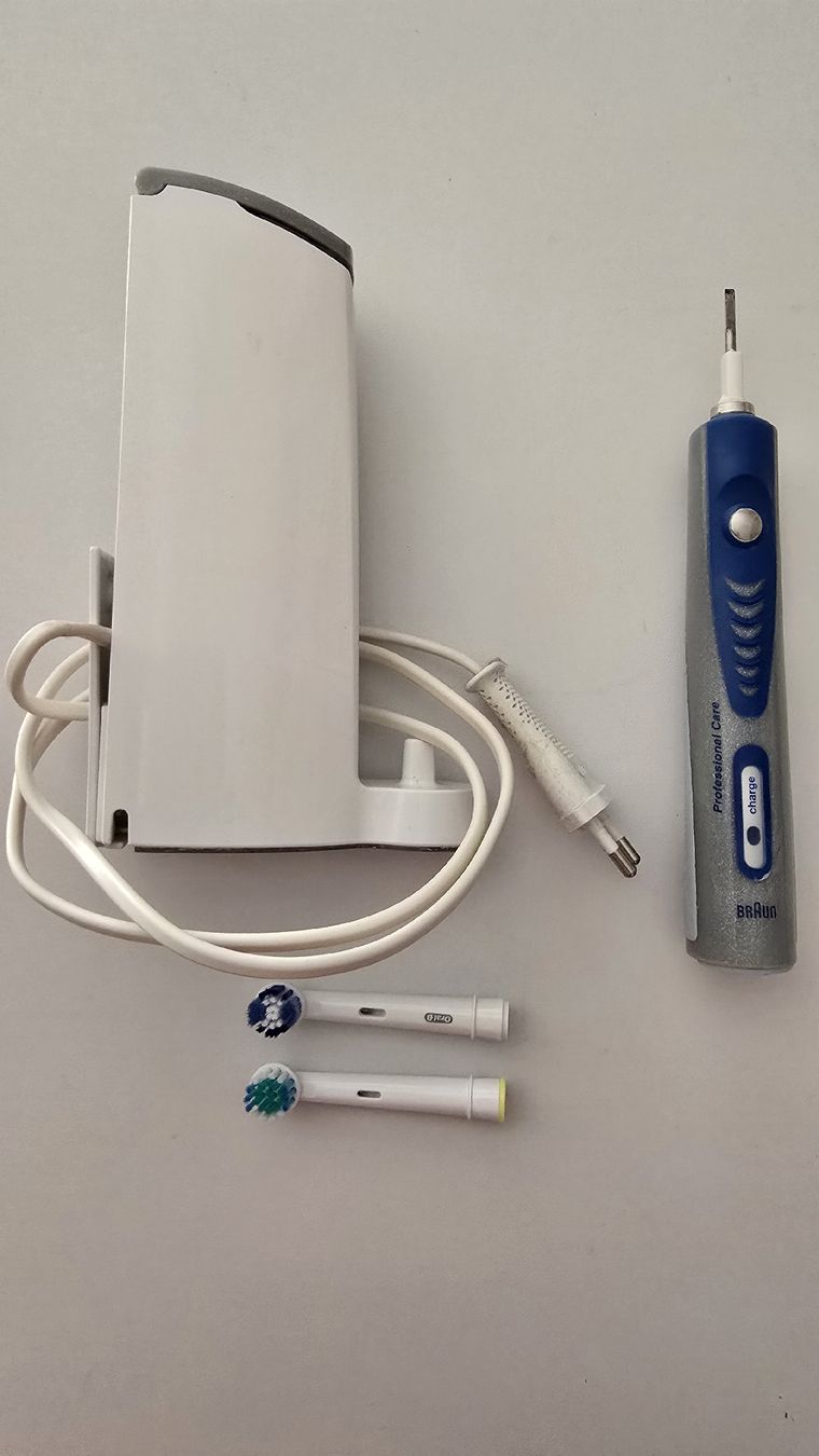 Braun Cura dei denti: Brosse à dents électrique Braun Pro Care – Usato da Champlan venduto da Sgosteli
