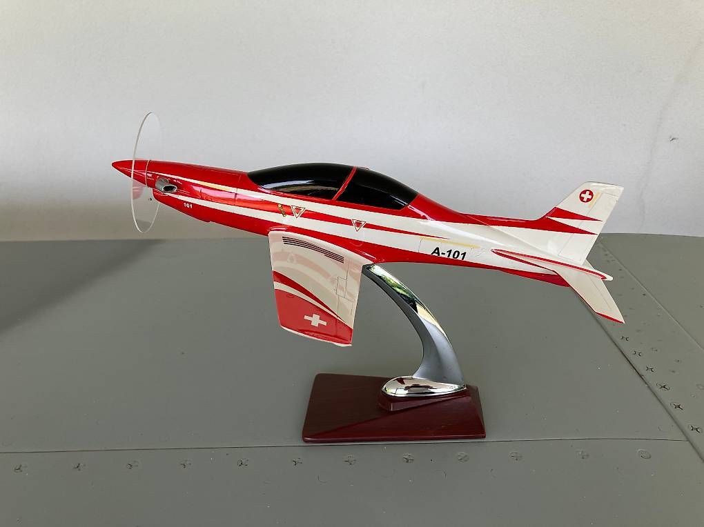 Modellbausätze & Standmodelle: Pilatus PC-21 Desk Model – Neu und originalverpackt aus Cologny von Thr5167