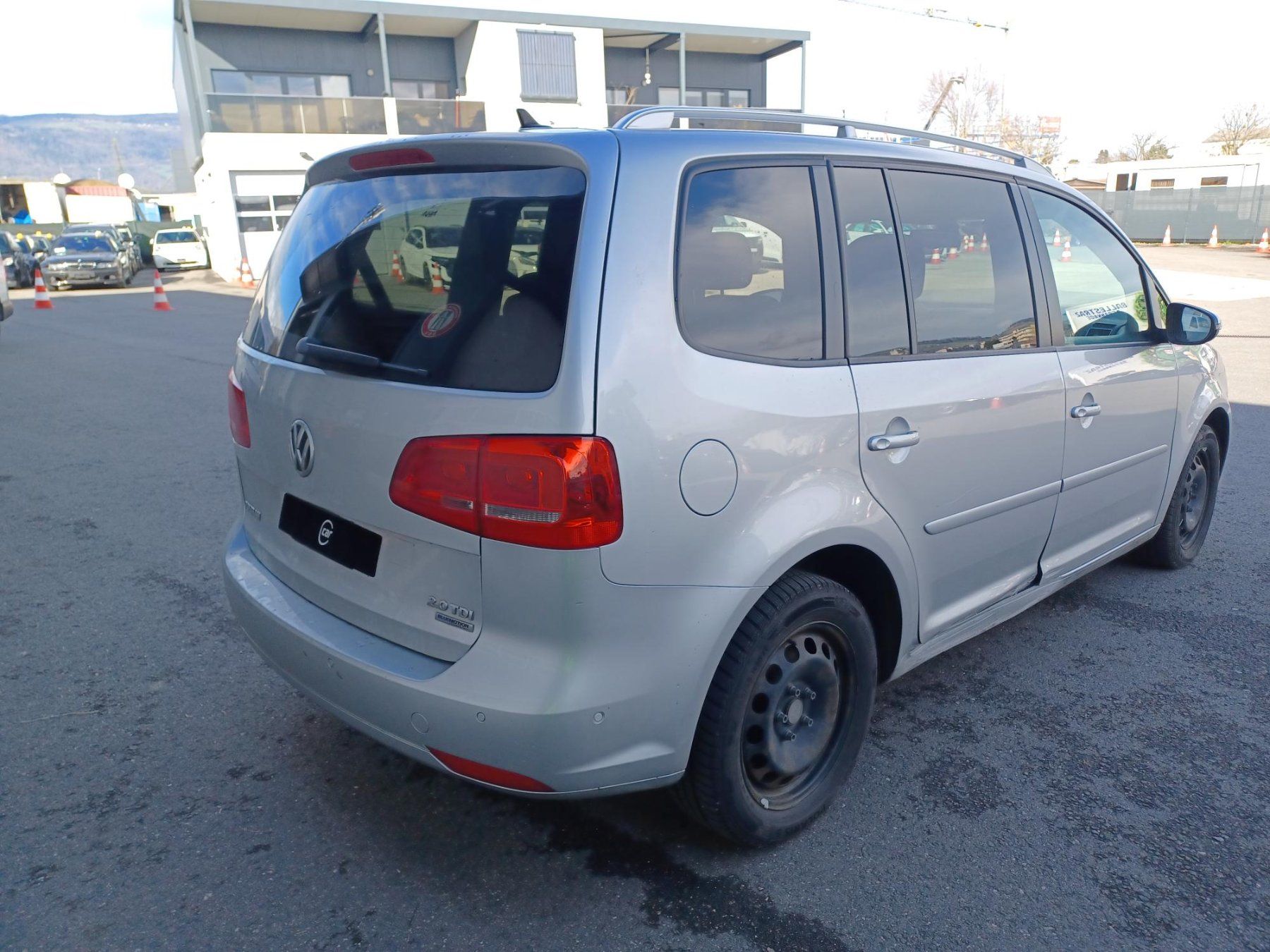 VW Autos: VW Touran 2.0 – D'occasion à Yverdon-les-Bains par  4