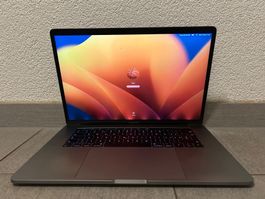MacBook Pro 15” 2017, 16GB, 512GB, i7 2.9GHz (leicht defekt)