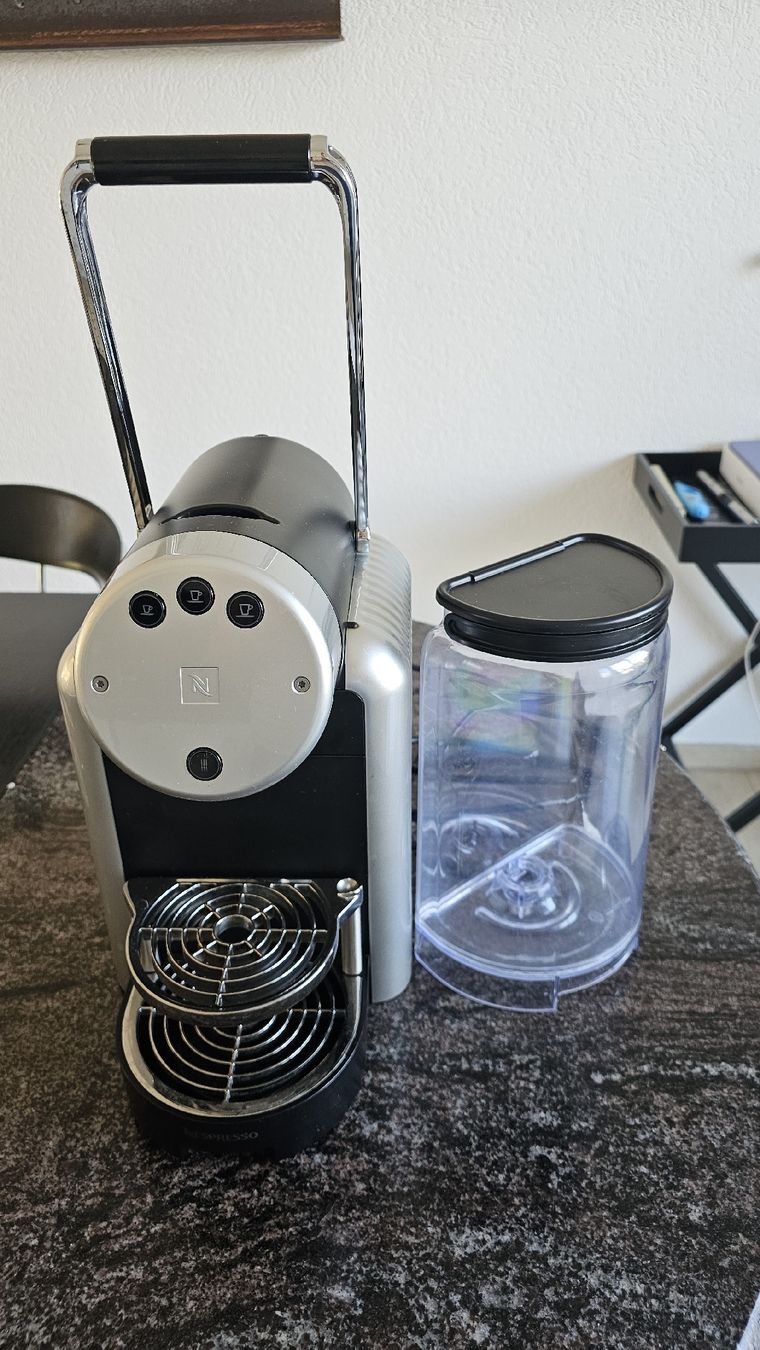 Nespresso Macchine per caffè & Macchine per espresso: Nespresso Zenius Professional – Usato da Sugiez venduto da Elyriah