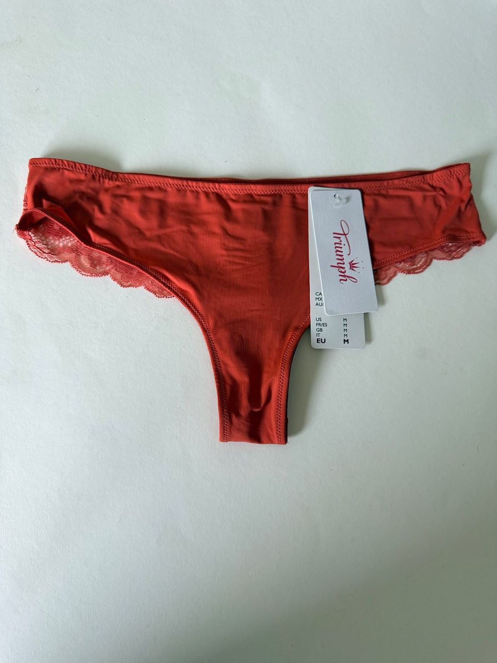 Triumph Sonstige Unterwäsche: TRIUMPH, Brazilian String LOVELY MICRO, Grösse M, Corall – Neu und originalverpackt aus Rudolfstetten von gst_g7xl