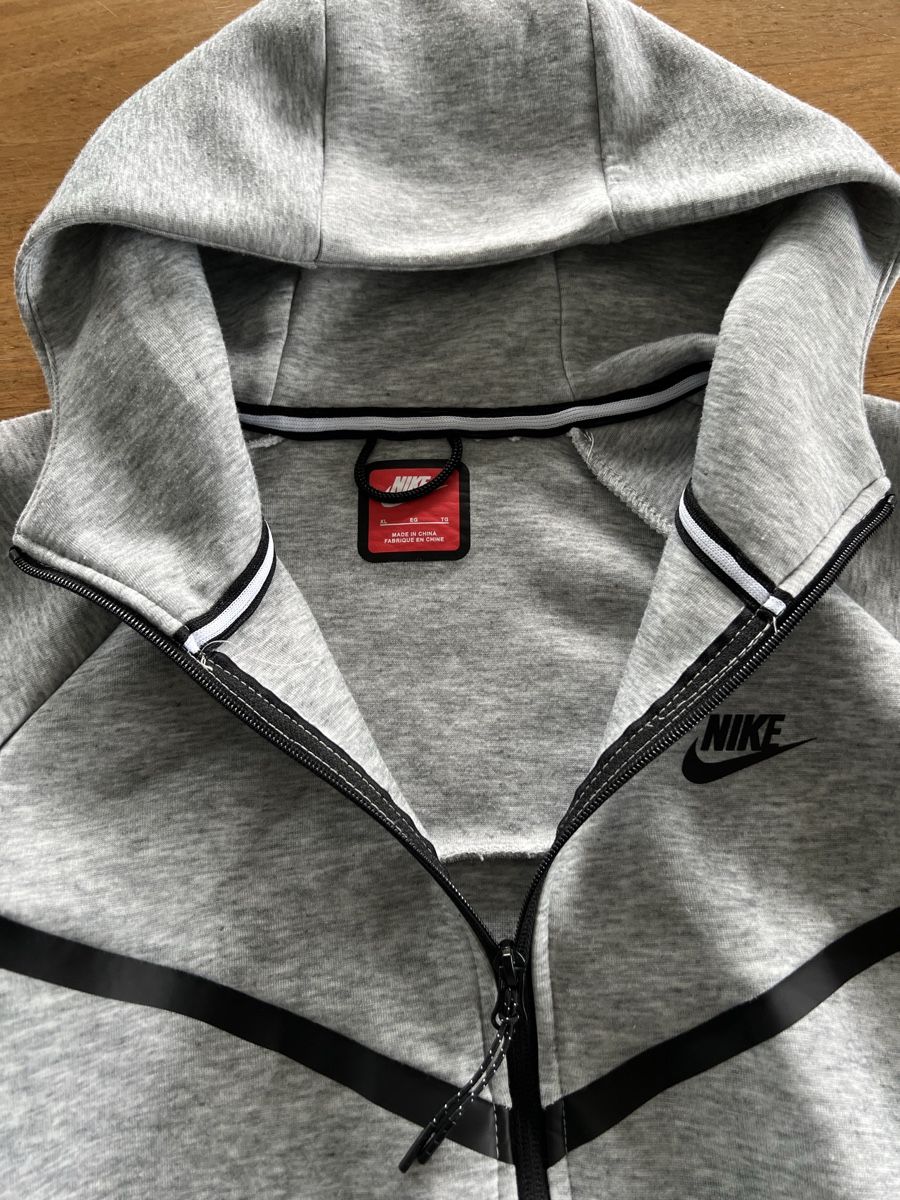 Nike Jacken: Nike Tech Fleece Grey Size XL – Gebraucht aus Appenzell Steinegg von Cari-Belle 3
