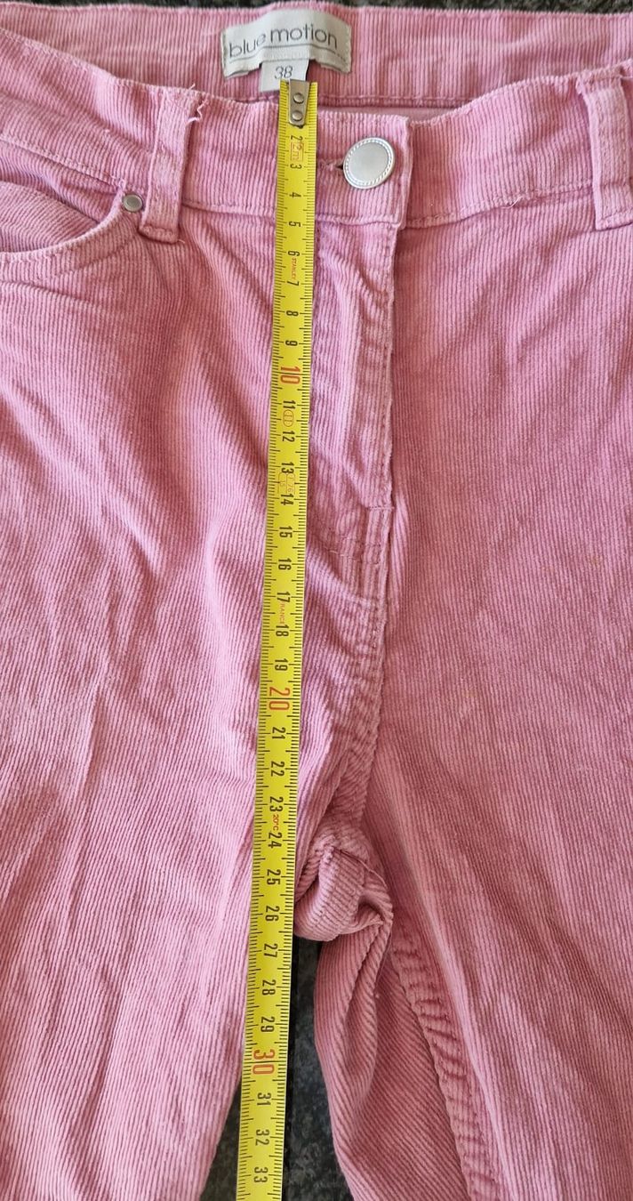 Pantaloni: Pantalon velours rose taille 38 – Usato da Epalinges venduto da Ozili 1