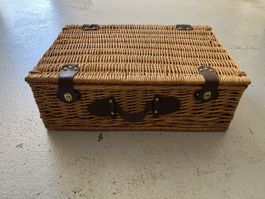Sommerzeit: Komplett ausgestatteter Picknickkorb für 4