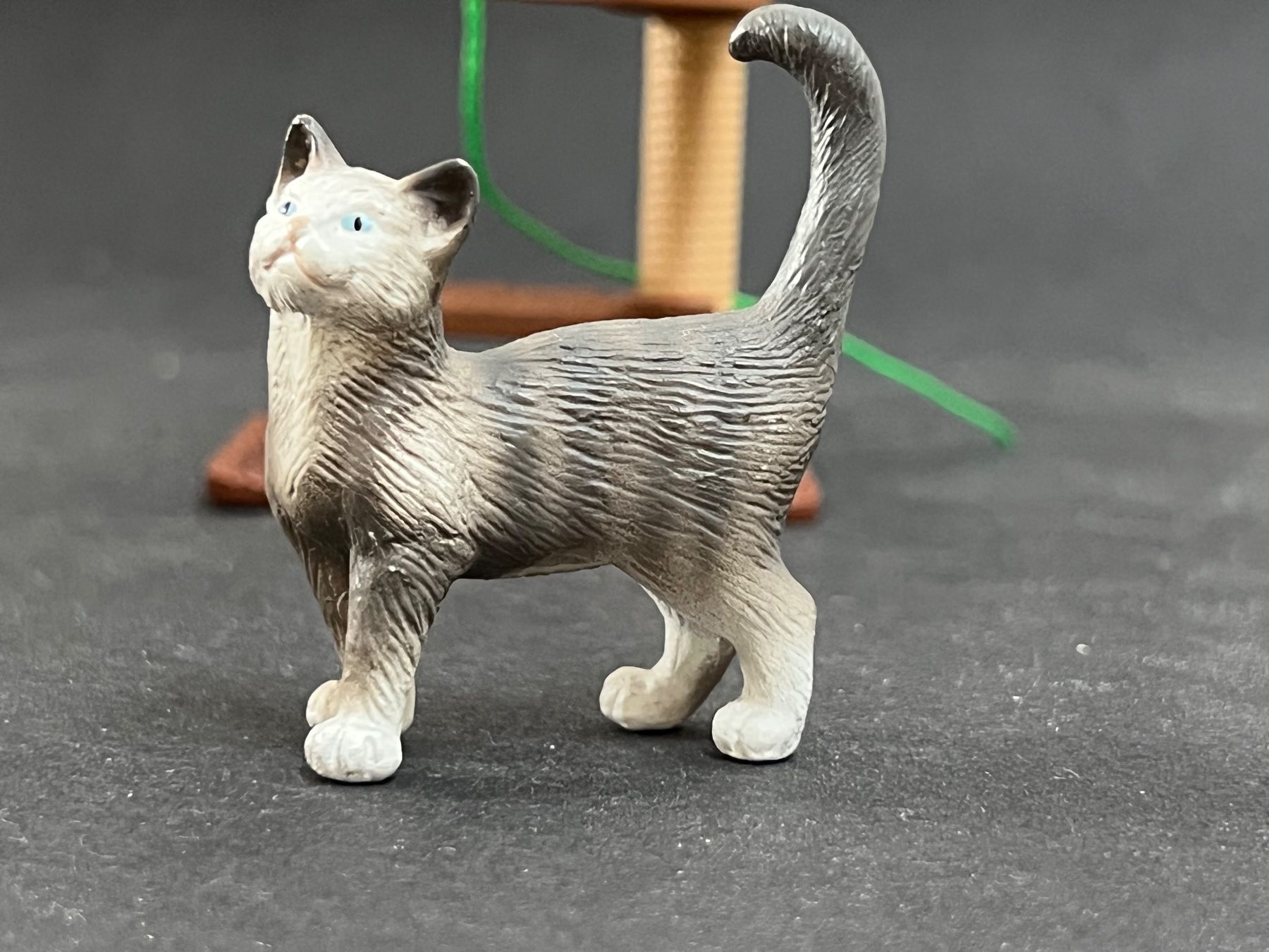 Schleich Statuette: Schleich Kratzbaum Katzenbaum Katze Katzen – Usato da Ennetbaden venduto da mapa05 4