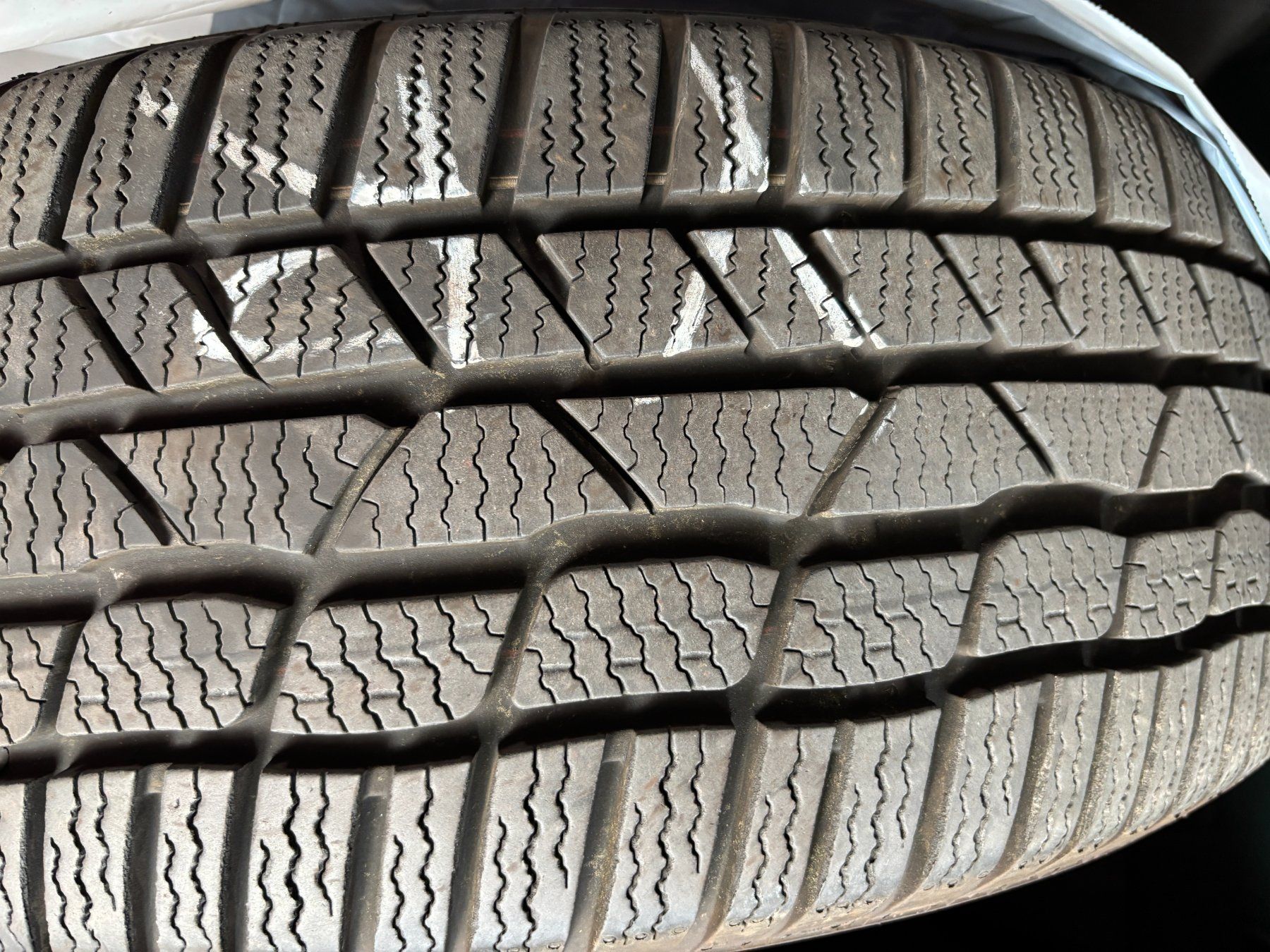 Peugeot Pneus & Kompletträder: Winterräder Continental 215/55 R16 – Gebraucht aus Diegten von bon_dv69 6