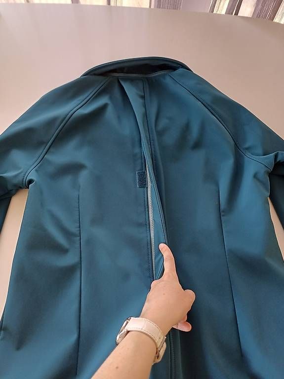 Mamalila Jacken: Veste Mamalila portage bébé – Gebraucht aus Les Bioux von jsr_6b6h 1