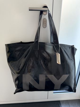 Grosse DKNY Tasche